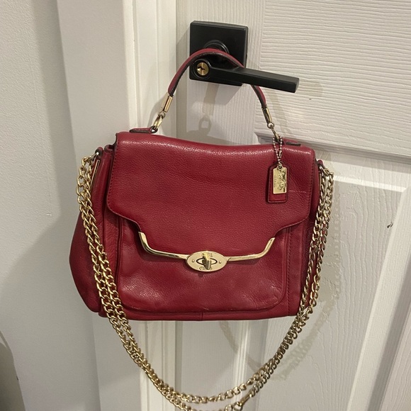 Coach Turnlock 2013 Red Leather Shoulder Bag with Gold Chain - Picture 10 of 10